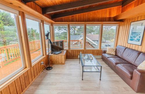 Rockaway Beach House | Arnold Beach House 2 second floor