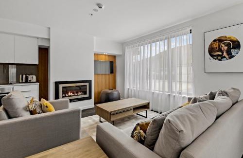 Arthur's Point Apartment | Aroha Apartment at the base of Coronet Peak