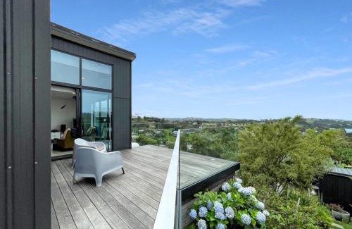 Surfdale House | Aroha Nui - Stay Waiheke