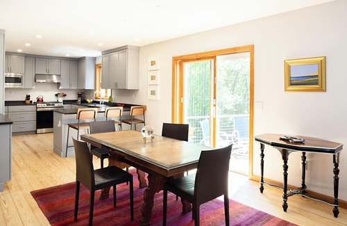 Vineyard Haven House | ARRIVE/DEPART ANY DAY Charming Lambert's Cove Home Close to Beach/Ice House Pond