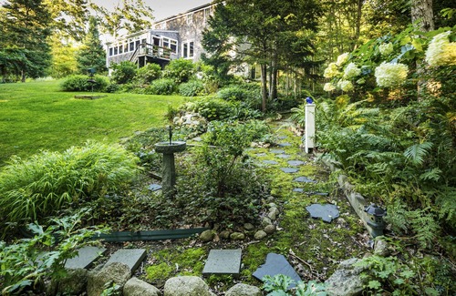 Vineyard Haven House | ARRIVE/DEPART ANY DAY Charming Lambert's Cove Home Close to Beach/Ice House Pond