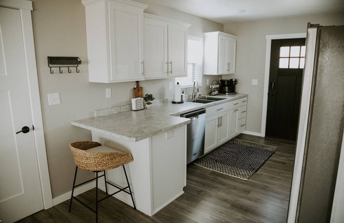Alexandria Cabin | Arrow Haus: Luxe cabin near lakes, winery, resorts & downtown Alex