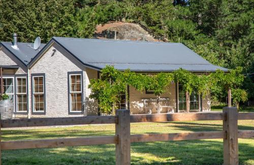 Arrow Junction House | Arrow Junction Cottage
