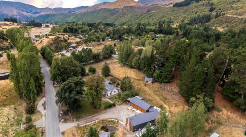 Arrow Junction House | Arrow Junction Cottage