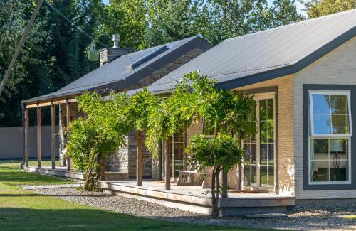 Arrow Junction House | Arrow Junction Cottage
