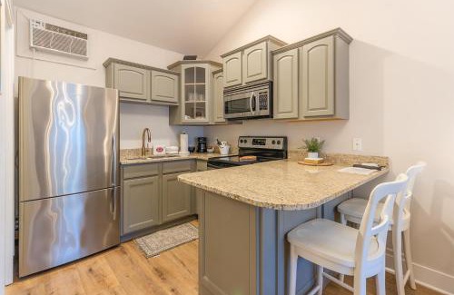 Saugatuck House | Arrowhead #4 - Walking distance to downtown Saugatuck, Updated studio
