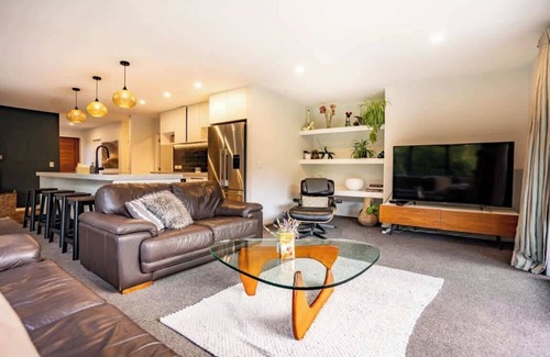 Arrowtown House | Arrowtown Mountain View Retreat