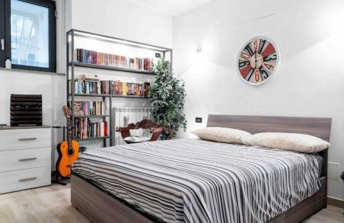 Giambellino Apartment | Art Café Tulipani