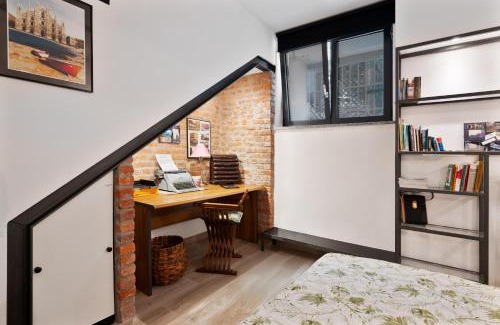 Giambellino Apartment | Art Café Tulipani