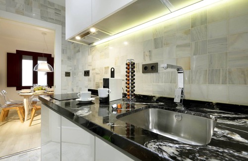 Sacromonte Apartment | ART CHAPIZ I-Sunny Luxury Apartment-Albayzin. Alhambra views. Parking!