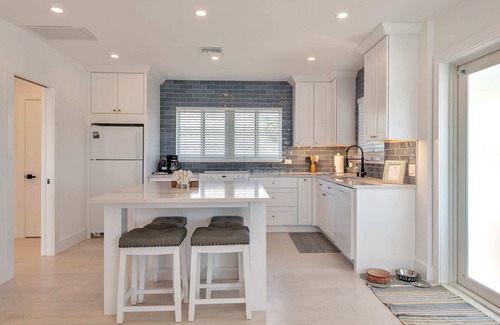 Lake Worth Apartment | Art Deco Pool House a mile to Beach Pets welcome