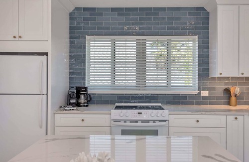 Lake Worth Apartment | Art Deco Pool House a mile to Beach Pets welcome