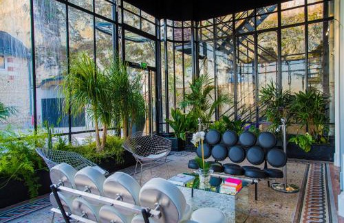 Rochecorbon Hotel | Art Hotel