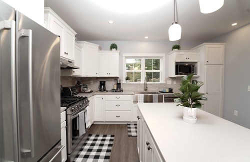 Miami Park House | Art House By Lake Michigan *5 min walk from Lake Bluff *Private Beach Access*