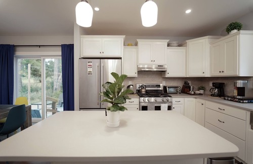 Miami Park House | Art House By Lake Michigan *5 min walk from Lake Bluff *Private Beach Access*