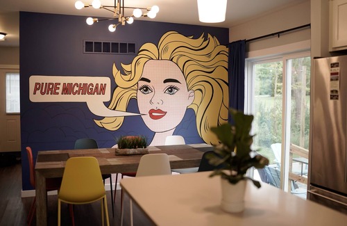 Miami Park House | Art House By Lake Michigan *5 min walk from Lake Bluff *Private Beach Access*