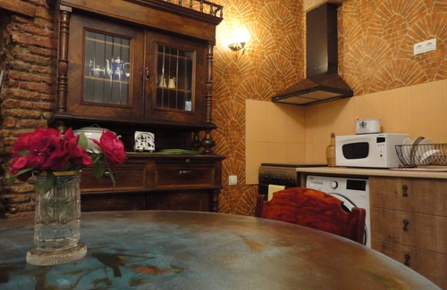 mtatsminda Apartment | Art House Petunia - your gateway to Old Tbilisi!