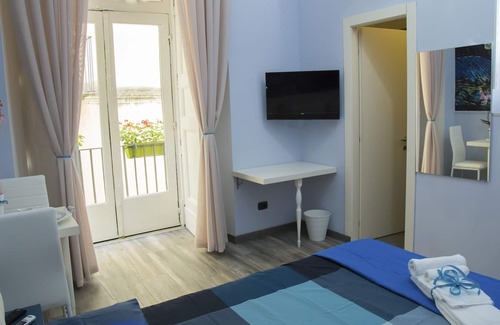 Historical Downtown Salerno Bed & Breakfast | Art in B & B Van Gogh