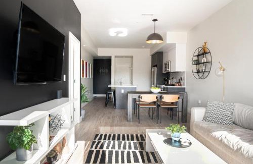Highland House | Art-Inspired Loft with Mountain View - Zuni Lofts