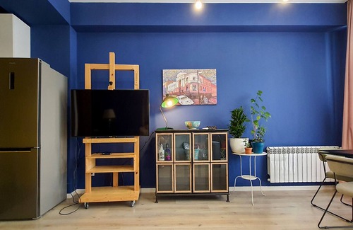 Vake Apartment | Art-inspired, Modern Flat near VAKE PARK - w/WIFI
