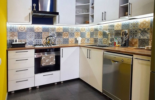 Vake Apartment | Art-inspired, Modern Flat near VAKE PARK - w/WIFI