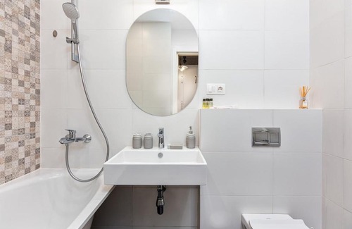 Vake Apartment | Art inspired Modern Flat near VAKE PARK with WIFI