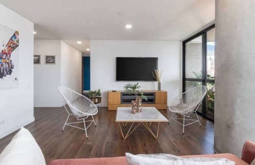 Lalinde Condo | Art Living apt with unbeatable views, pool & gym