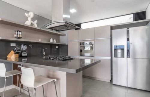 Lalinde Condo | Art Living apt with unbeatable views, pool & gym