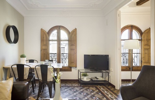 L'Antiga Esquerra de l'Eixample Apartment | Art Nouveau Barcelona Apartment, on historical Eixample neighborhood.