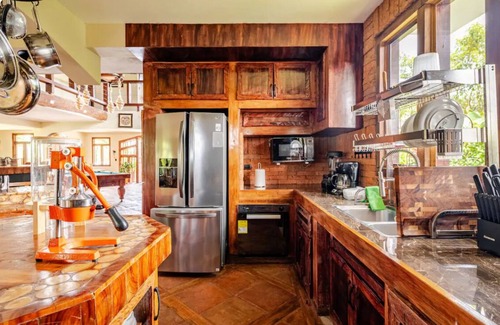 Quimbaya Ski Chalet | Art Tropical Retreat for Relaxation, Barbecue, and Quality Family Time!"