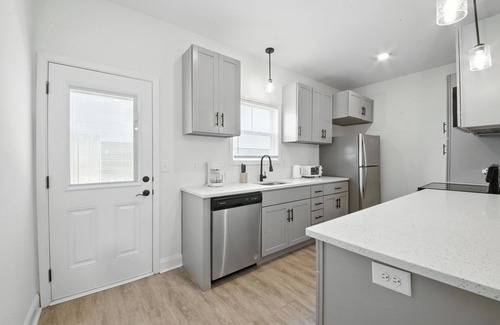 Clarksville Apartment | Arte Luxury townhomes B1 I Comfy 2 Bed 2.5 Bath
