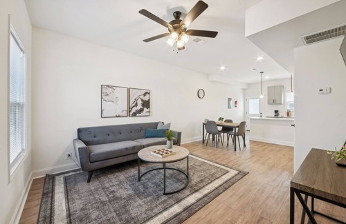 Clarksville Apartment | Arte Luxury townhomes K3 I Comfy 2 Bed 2.5 Bath