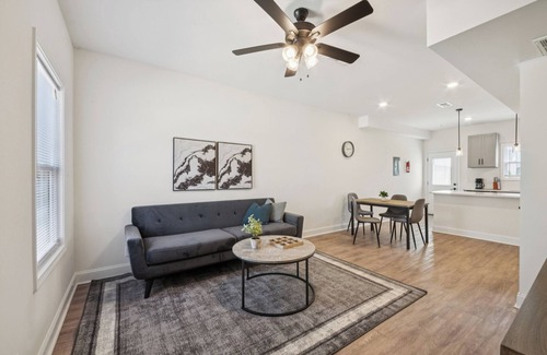 Clarksville Apartment | Arte Luxury townhomes Q4 I Comfy 2 Bed 2.5 Bath
