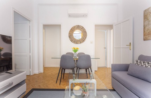 Embajadores Apartment | Artes Exclusive XI apartment in Madrid