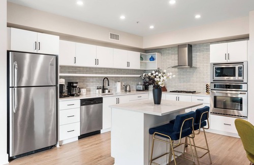 Ocean Park Apartment | Artful 2BR Escape Near Local Dining & Shopping