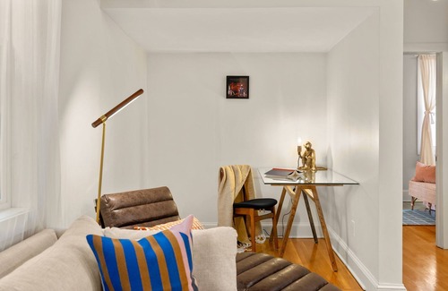 Egleston Square Condo | Arthouse-Historic Brewery District Jamaica Plain, steps to subway and bar/rest!