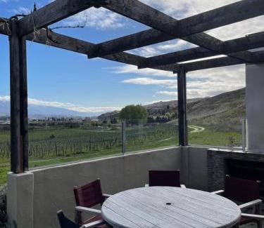 Lowburn House | Arthur's House at Carrick Winery