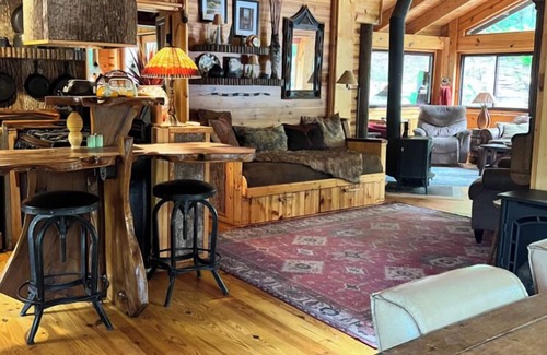 Bakersville House | Artisan Cabin on Houndhill