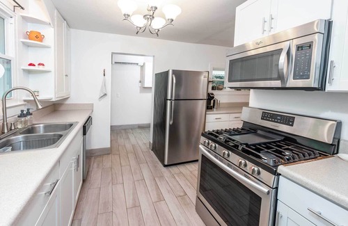 Spruce Pine House | Artisan Gem - 2 BR/1 Bath