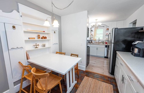 Spruce Pine House | Artisan Gem - 2 BR/1 Bath