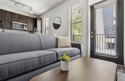 Music Row Apartment | Artisan Music Row | Queen 1 Bedroom | Nashville