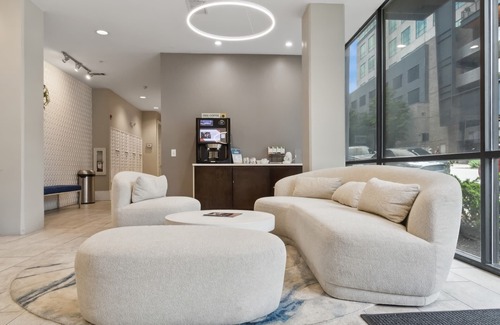 Music Row Apartment | Artisan Music Row | Queen Studio | Nashville
