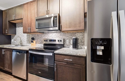 Music Row Apartment | Artisan Music Row | Queen Studio | Nashville