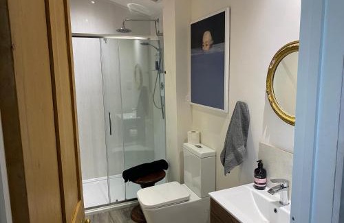 Briston House | Artist and musicians chapel project