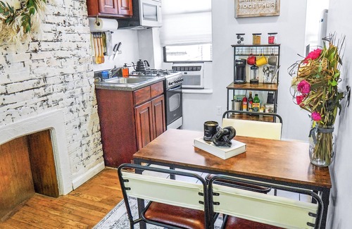 East Village Apartment | Artist Cove- Walk up Penthouse- Semi-Duplex- Sleep 3 Located In Center of LES
