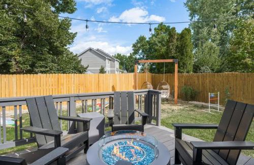 Westcliff and Cambridge Apartment | Artist Getaway In Downtown Westminster