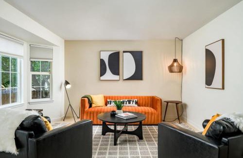 Westcliff and Cambridge Apartment | Artist Getaway In Downtown Westminster