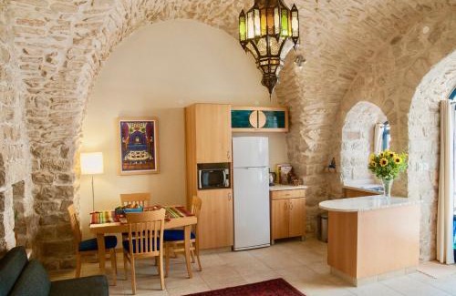 Artists Colony Bed & Breakfast | Artist Quarter Guesthouse B&B