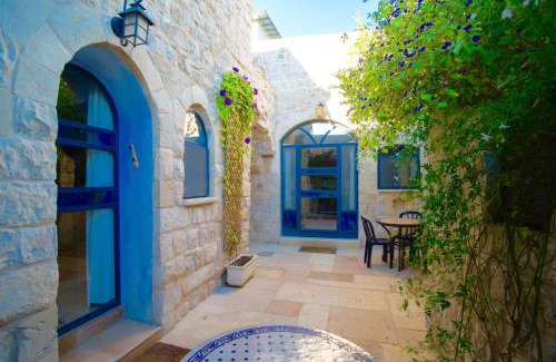 Artists Colony Bed & Breakfast | Artist Quarter Guesthouse B&B
