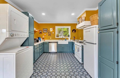 Cooperstown House | Artist Retreat-Eclectic Charm & Scenic Countryside